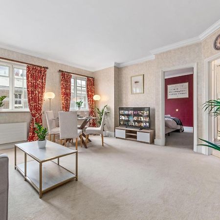 The Mayfair Large Snug Лондон Экстерьер фото