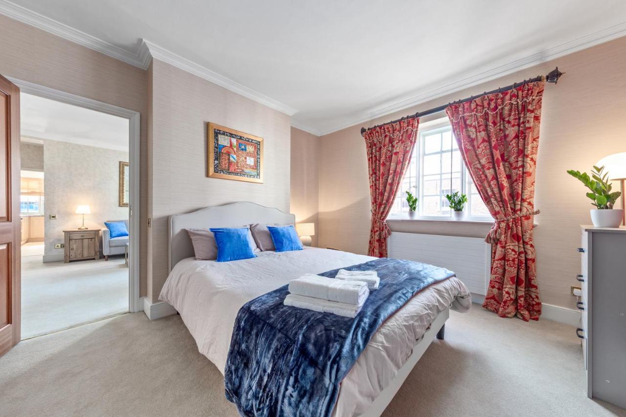 The Mayfair Large Snug Лондон Экстерьер фото